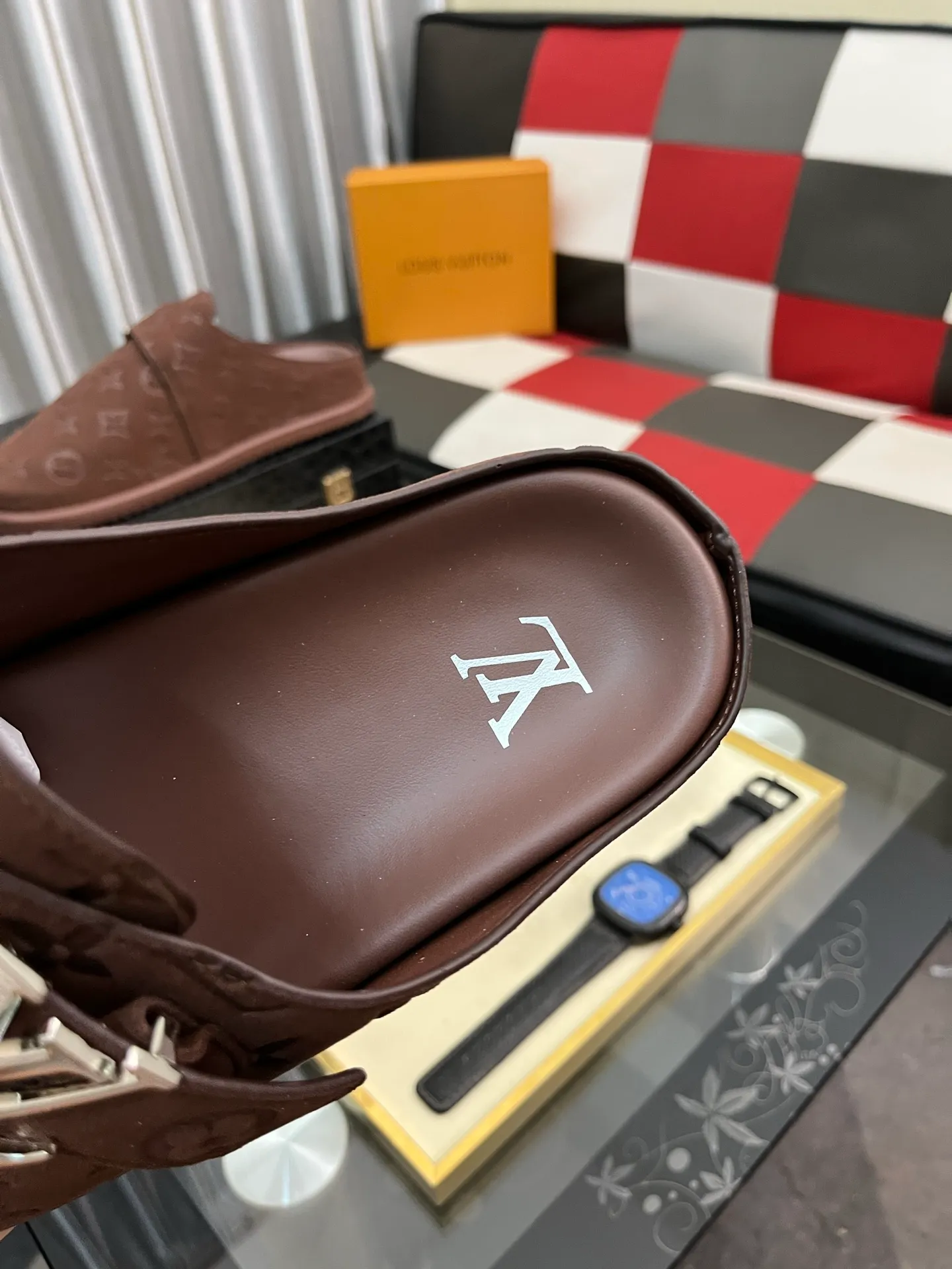 Men's shoes 💰380⌚️⌚️2025 new men's casual sandals and slippers, made of suede cow leather, with Monogram pattern to highlight the trendy style. Adjustable straps illuminated with LV letters, while a resilient insole and micro outsole provide lightweight comfort. Made of suede cow leather with embossed Monogram pattern and brand element metal hardware✅Adjustable straps➕Tough insole‼ ️Micro outsole. Comfortable and easy to wear‼ ️size: 38-446️⃣Colors available